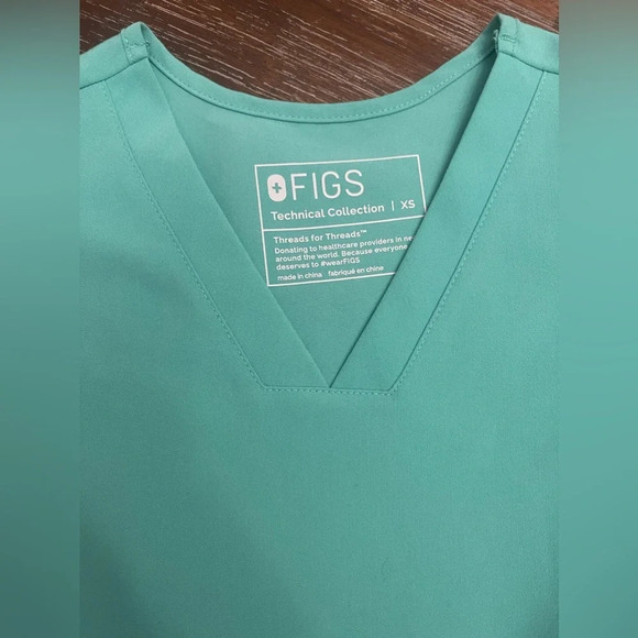COPY - FIGS technical collection fresh aqua  top scrub size Xs - Picture 3 of 7